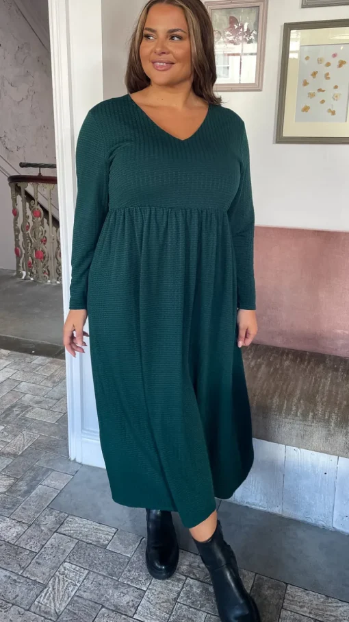 CurveWow Textured V Neck Long Sleeve Midi Dress Green