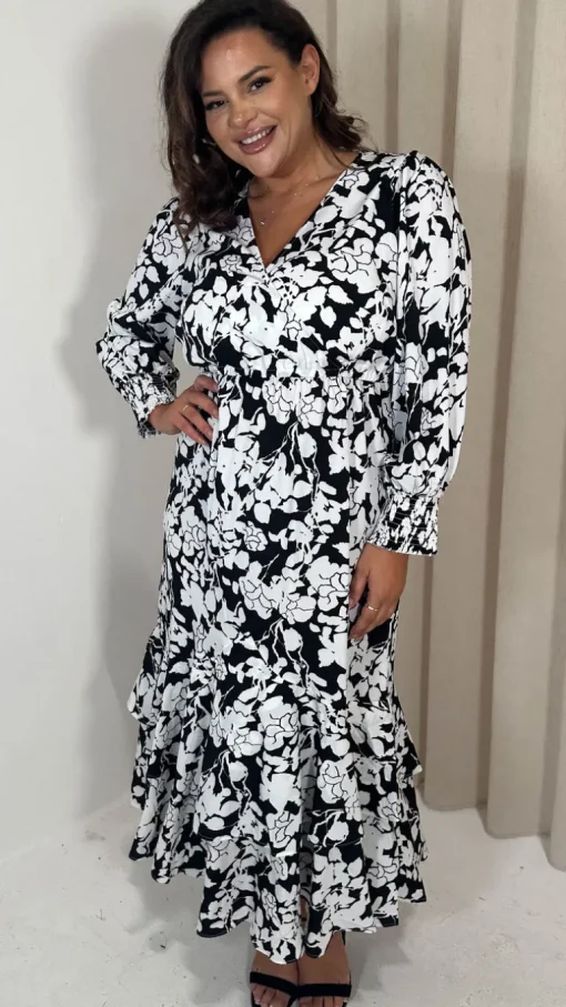 CurveWow Tiered Hem Maxi Dress Mono Floral